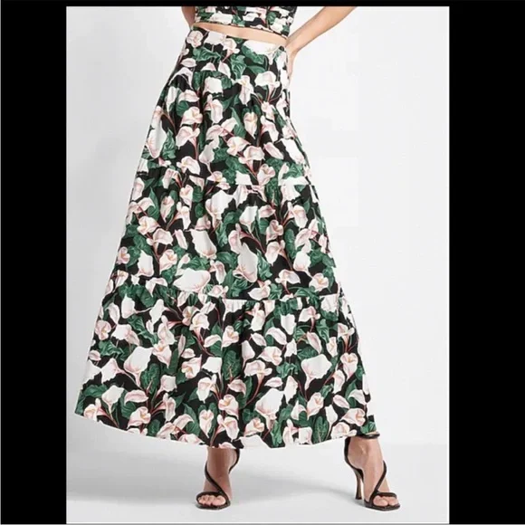 NWT Express A-Line Maxi Skirt with Floral Design size small - Picture 5 of 12
